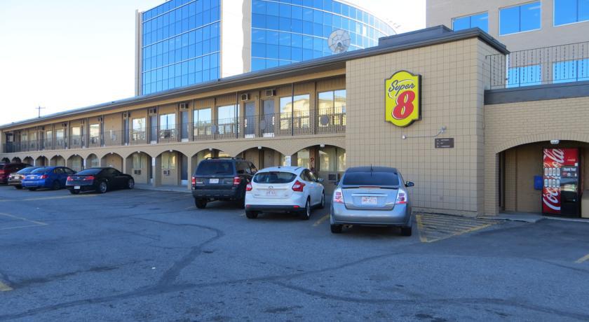 Super 8 Calgary Village Ngoại thất bức ảnh